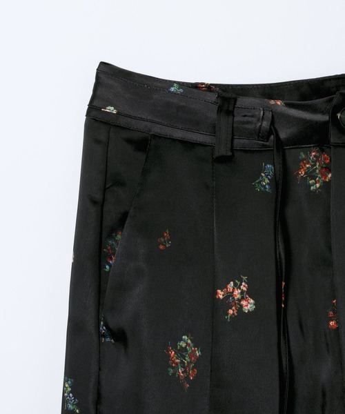 JEANASIS（ジーナシス）の「フラワーサテンコクーンパンツ/645248（その他パンツ・レディース・アイボリー/ブラック・MEDIUM/SMALL）」の4枚目の写真