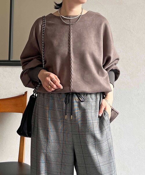 un dix cors（アンディコール）の「スエードドルマンプルオーバー（Tシャツ/カットソー・レディース・ブラック/グレイッシュベージュ/オフホワイト/バイオレット/グレー・FREE）」の3枚目の写真