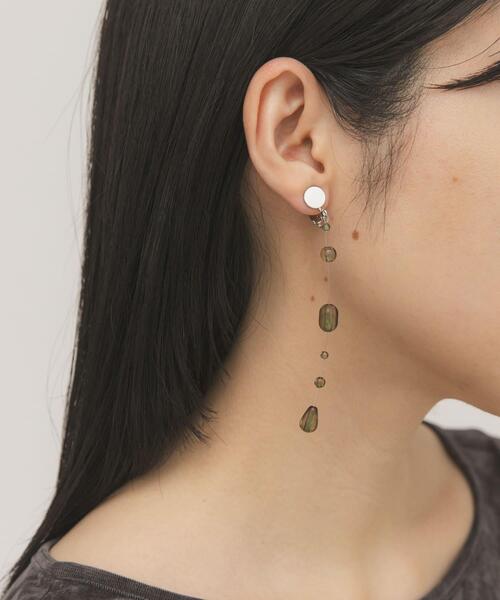 KBF(ケイビーエフ)の「シズクイヤリング(イヤリング・レディース・カーキ/クリア・ONE)」の2枚目の写真