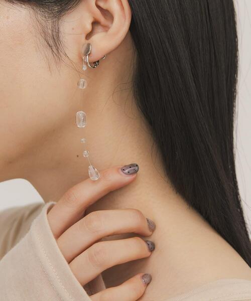 KBF(ケイビーエフ)の「シズクイヤリング(イヤリング・レディース・カーキ/クリア・ONE)」の3枚目の写真