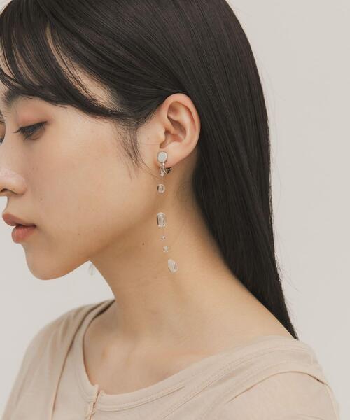 KBF(ケイビーエフ)の「シズクイヤリング(イヤリング・レディース・カーキ/クリア・ONE)」の4枚目の写真