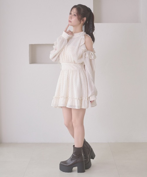 Ambre Neige(アンブルネージュ)の「open shoulder mini dress / オープンショルダーミニワンピース(ワンピース・レディース・その他/アイボリー/ブラック/ブラック系その他・FREE)」の5枚目の写真