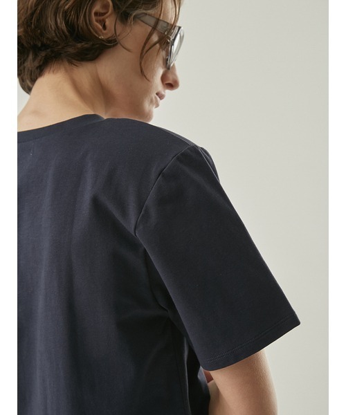 Henon.(ヘノン)の「肩パットTシャツ(Tシャツ/カットソー・レディース・バーガンディー/ホワイト/ネイビー・F)」の6枚目の写真