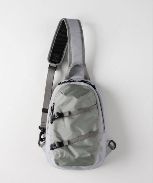 CAMP7(キャンプセブン)の「【CAMP7】リップストップナイロンスリングバッグ (軽量 / 耐久性 / スタイリッシュ / アクティブ)(ショルダーバッグ・メンズ・グレー/ブラック/カーキブラウン・ONE SIZE)」の1枚目の写真