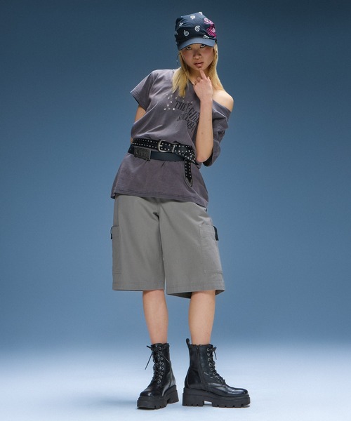 X-girl(エックスガール)の「EYELET STAR S/S TEE DRESS(ワンピース・レディース・ベージュ/チャコール・S/M)」の4枚目の写真