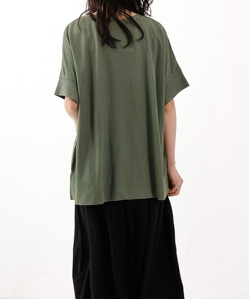 emesuelee(エメスーリー)の「UV遮蔽率90%以上 ナイロン混 接触冷感 半袖プルオーバー(Tシャツ/カットソー・レディース・グリーン/ブルー/スカイブルー/ブラック/アイボリー/イエロー・フリー)」の13枚目の写真