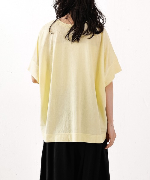 emesuelee(エメスーリー)の「UV遮蔽率90%以上 ナイロン混 接触冷感 半袖プルオーバー(Tシャツ/カットソー・レディース・グリーン/ブルー/スカイブルー/ブラック/アイボリー/イエロー・フリー)」の16枚目の写真