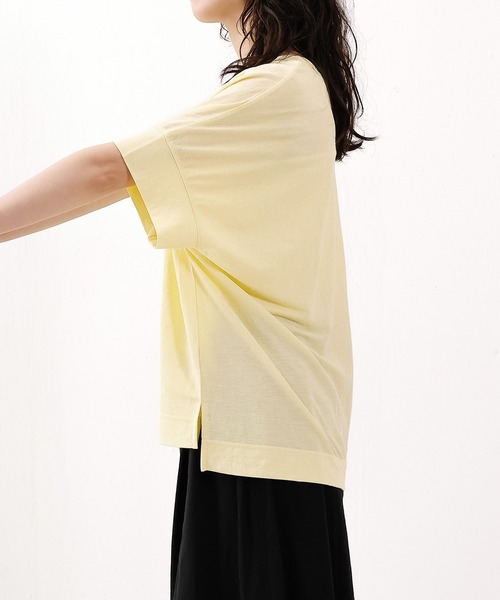emesuelee(エメスーリー)の「UV遮蔽率90%以上 ナイロン混 接触冷感 半袖プルオーバー(Tシャツ/カットソー・レディース・グリーン/ブルー/スカイブルー/ブラック/アイボリー/イエロー・フリー)」の20枚目の写真