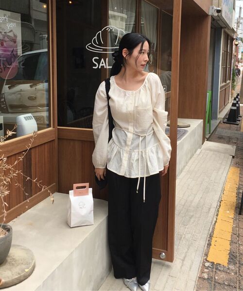 MICANE（ミケーネ）の「フリルタイブラウス（シャツ/ブラウス・レディース・ブラック/クリーム・LARGE/MEDIUM/X-LARGE/SMALL）」の14枚目の写真