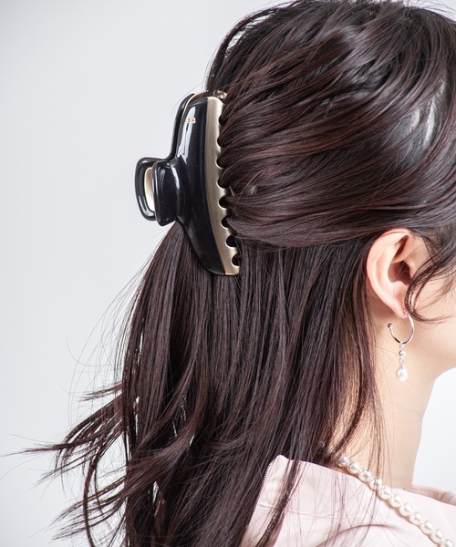 ALEXANDRE DE PARIS(アレクサンドルドゥパリ)の「【ALEXANDRE DE PARIS】ヘアクリップ ヘアアクセサリー 髪留め TIMELESS VENDOME L 10.5x5(バレッタ/ヘアクリップ・レディース・ブラック×ゴールド/ブラック×シルバー/アイボリー/ベージュ・FREE)」の15枚目の写真