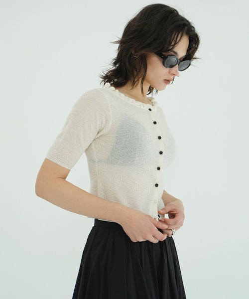 CLANE(クラネ)の「W FACE FRILL KNIT CARDIGAN(カーディガン/ボレロ・レディース・ブラック/アイボリー・2/1)」の4枚目の写真
