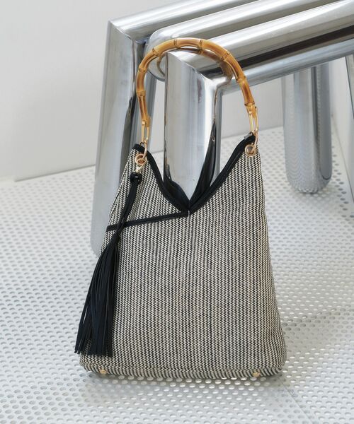 YECCA VECCA（イェッカヴェッカ）の「チャーム付き2wayショルダーバッグ（ショルダーバッグ・レディース・ベージュ/ブラック・FREE）」の3枚目の写真