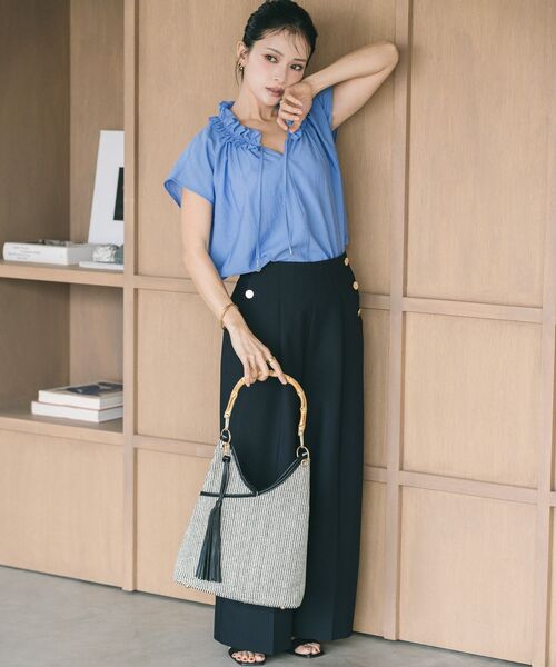 YECCA VECCA(イェッカヴェッカ)の「【尾崎紗代子さん着用】チャーム付き2wayショルダーバッグ(ショルダーバッグ・レディース・ベージュ/ブラック・FREE)」の14枚目の写真