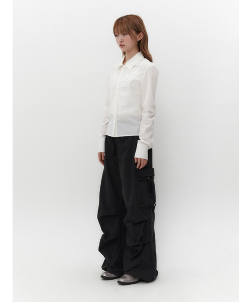 TUOMIO（トゥオミオ）の「SHIRRED SLIM FIT SHIRT [WHITE]（シャツ/ブラウス・レディース・その他・1/2）」の3枚目の写真