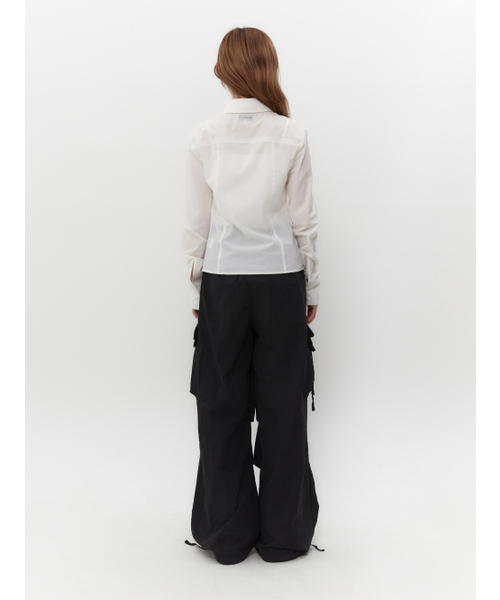 TUOMIO（トゥオミオ）の「SHIRRED SLIM FIT SHIRT [WHITE]（シャツ/ブラウス・レディース・その他・1/2）」の4枚目の写真