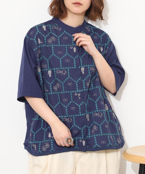 Emago(イマゴ)の「EMAGO おうち透かし刺繍シャツ 半端袖(シャツ/ブラウス・レディース・ネイビー/アイボリー/ブラック・FREE)」の3枚目の写真