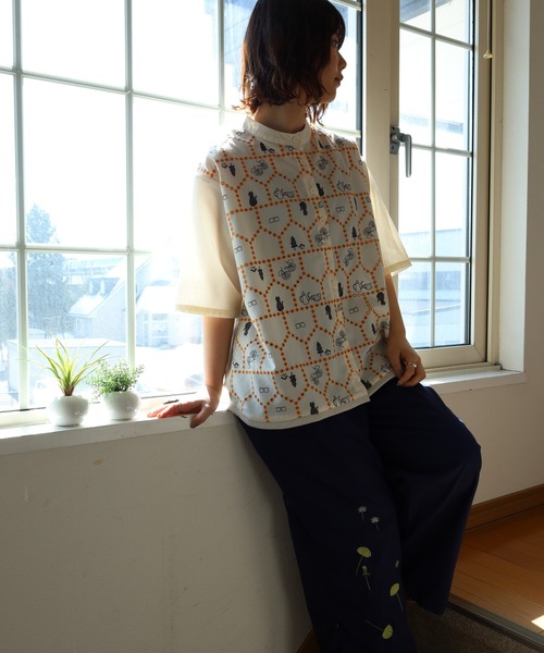 Emago(イマゴ)の「EMAGO おうち透かし刺繍シャツ 半端袖(シャツ/ブラウス・レディース・ネイビー/アイボリー/ブラック・FREE)」の11枚目の写真