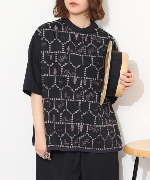 Emago(イマゴ)の「EMAGO おうち透かし刺繍シャツ 半端袖(シャツ/ブラウス・レディース・ネイビー/アイボリー/ブラック・FREE)」の15枚目の写真