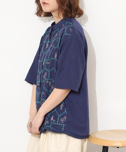 Emago(イマゴ)の「EMAGO おうち透かし刺繍シャツ 半端袖(シャツ/ブラウス・レディース・ネイビー/アイボリー/ブラック・FREE)」の22枚目の写真