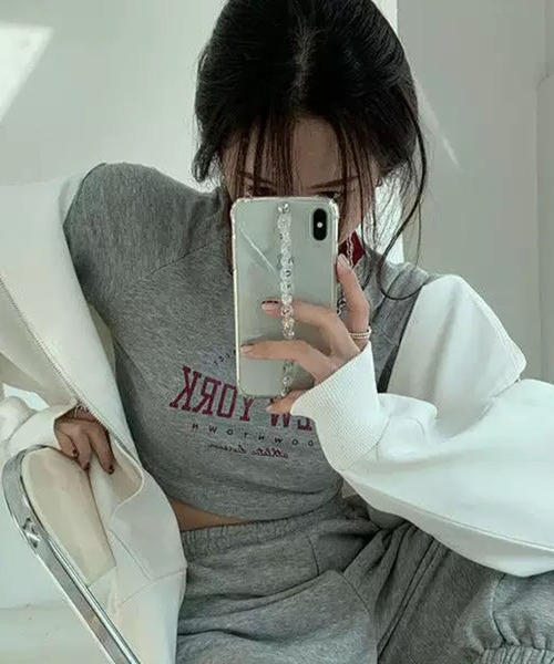 VIBGYOR(ヴィブジョー)の「【EIZZ/アイズ】スリムフィット クロップド ラグラン カレッジロゴ ロングスリーブ Tシャツ(Tシャツ/カットソー・レディース・グレー・FREE)」の5枚目の写真