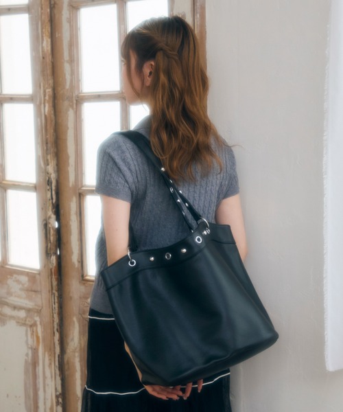 TITTY&CO.(ティティーアンドコー)の「アイレットショルダーバッグ(ショルダーバッグ・レディース・ピンク/ホワイト/ブラック・FREE)」の13枚目の写真