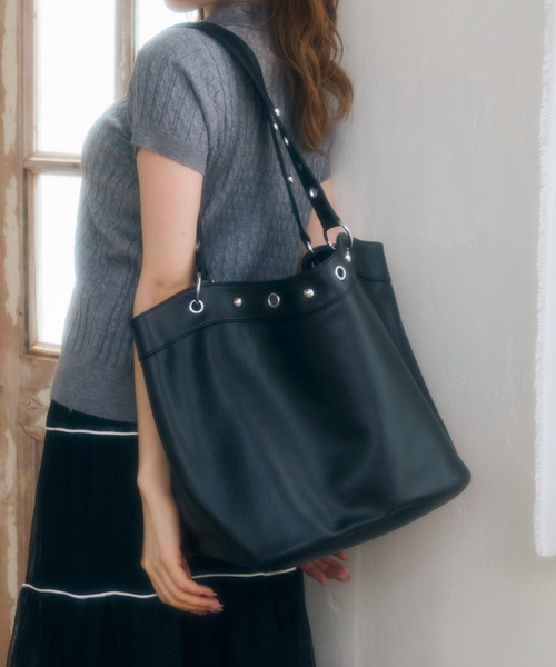 TITTY&CO.(ティティーアンドコー)の「アイレットショルダーバッグ(ショルダーバッグ・レディース・ピンク/ホワイト/ブラック・FREE)」の9枚目の写真