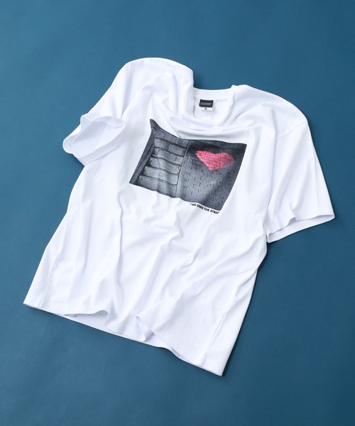 FUNALIVE(ファンアライブ)の「転写プリントTシャツ 半袖(Tシャツ/カットソー・メンズ・ホワイト系6/ホワイト系7/ホワイト系8/ホワイト系3/ホワイト系5/ホワイト系1/ホワイト系2/ホワイト系4/ホワイト系その他/ホワイト系その他2/ホワイト系その他4/ホワイト系その他3・S/M/L/XL)」の4枚目の写真