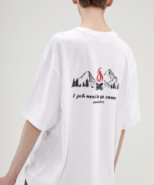 VANNWORKS(バンワークス)の「キャンプに行くだけでいい オーバーサイズ 半袖Tシャツ (VNCTS240) ホワイト(Tシャツ/カットソー・レディース・その他・LARGE/SMALL/MEDIUM/XX-LARGE/X-LARGE)」の1枚目の写真