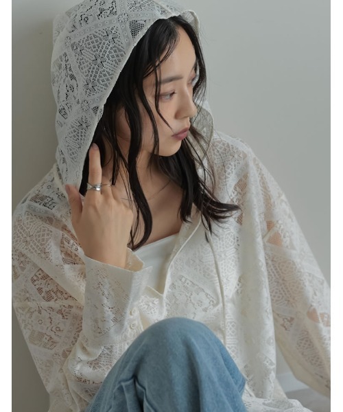 Re:EDIT（リエディ）の「[2026 SUMMER COLLECTION]ストレッチブロックレースフードシャツ（シャツ/ブラウス・レディース・アイボリー/ブラック・LARGE/MEDIUM）」の15枚目の写真