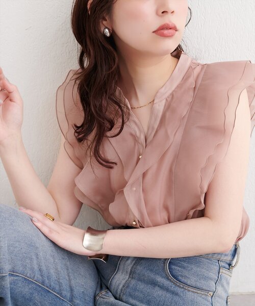natural couture(ナチュラルクチュール)の「シアープリントラッフルブラウス(シャツ/ブラウス・レディース・ネイビー/チェック/ストライプ/イエロー/ピンク/グレー/ピンク系その他/ブラック・FREE)」の7枚目の写真