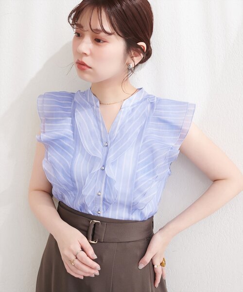 natural couture(ナチュラルクチュール)の「シアープリントラッフルブラウス(シャツ/ブラウス・レディース・ネイビー/チェック/ストライプ/イエロー/ピンク/グレー/ピンク系その他/ブラック・FREE)」の2枚目の写真