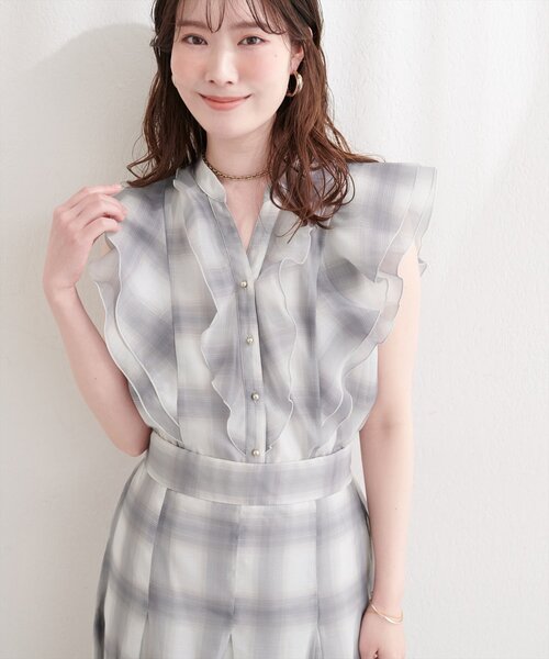 natural couture(ナチュラルクチュール)の「シアープリントラッフルブラウス(シャツ/ブラウス・レディース・ネイビー/チェック/ストライプ/イエロー/ピンク/グレー/ピンク系その他/ブラック・FREE)」の8枚目の写真