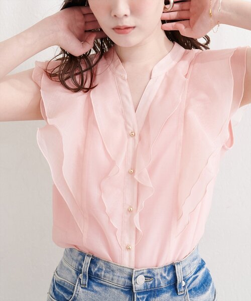 natural couture(ナチュラルクチュール)の「シアープリントラッフルブラウス(シャツ/ブラウス・レディース・ネイビー/チェック/ストライプ/イエロー/ピンク/グレー/ピンク系その他/ブラック・FREE)」の6枚目の写真