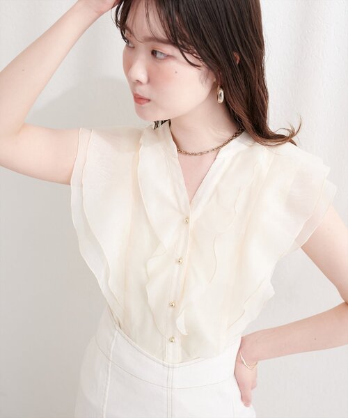natural couture(ナチュラルクチュール)の「シアープリントラッフルブラウス(シャツ/ブラウス・レディース・ネイビー/チェック/ストライプ/イエロー/ピンク/グレー/ピンク系その他/ブラック・FREE)」の5枚目の写真