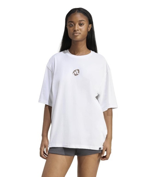 adidas(アディダス)の「アディダス adidas アニマル オーバーサイズ グラフィック Tシャツ(Tシャツ/カットソー・レディース・ベージュ/ベビーピンク/ブラック・S/M/L/XL)」の4枚目の写真