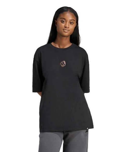 adidas(アディダス)の「アディダス adidas アニマル オーバーサイズ グラフィック Tシャツ(Tシャツ/カットソー・レディース・ベージュ/ベビーピンク/ブラック・S/M/L/XL)」の12枚目の写真
