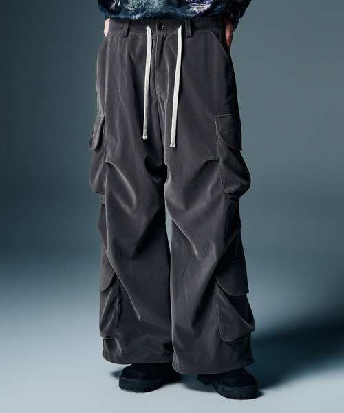 glamb(グラム)の「Velour Cargo Baggy Pants / ベロアカーゴバギーパンツ(その他パンツ・メンズ・グレー/ブラック・S/M/L)」の2枚目の写真