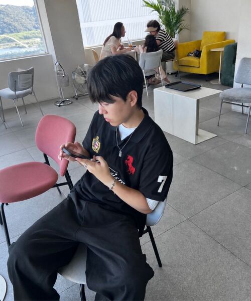 FLAVORISM(フレーバリズム)の「Red horse Pique Shirt (TT0097)(Tシャツ/カットソー・メンズ・ブラック・SMALL/LARGE/MEDIUM)」の4枚目の写真