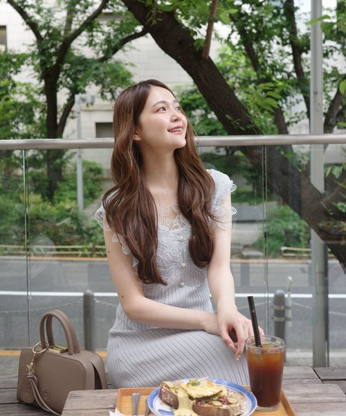 polaura(ポローラ)の「レースフリルニットワンピース(ワンピース・レディース・オフホワイト/ライラック/ベビーピンク/ブラック/ライトブルー・M/S)」の6枚目の写真