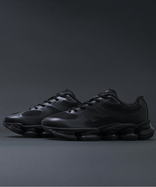 NEW BALANCE(ニューバランス)の「Abzorb 2000(スニーカー・メンズ・ホワイト/ブラック・26.5cm/24.0cm/24.5cm/28.0cm/23.0cm/28.5cm/29.0cm/23.5cm/30.0cm/25.5cm/25.0cm/26.0cm/27.0cm/22.5cm/27.5cm)」の1枚目の写真
