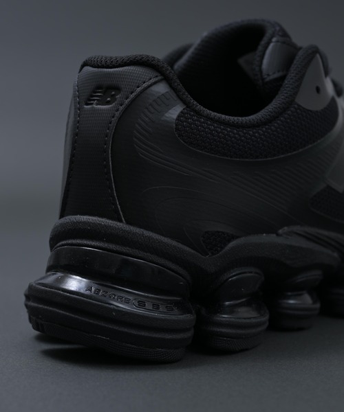 NEW BALANCE(ニューバランス)の「Abzorb 2000(スニーカー・メンズ・ホワイト/ブラック・26.5cm/24.0cm/24.5cm/28.0cm/23.0cm/28.5cm/29.0cm/23.5cm/30.0cm/25.5cm/25.0cm/26.0cm/27.0cm/22.5cm/27.5cm)」の6枚目の写真