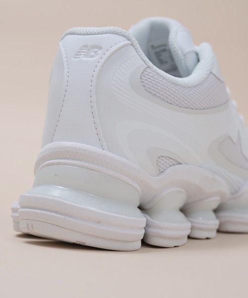NEW BALANCE(ニューバランス)の「Abzorb 2000(スニーカー・メンズ・ホワイト/ブラック・26.5cm/24.0cm/24.5cm/28.0cm/23.0cm/28.5cm/29.0cm/23.5cm/30.0cm/25.5cm/25.0cm/26.0cm/27.0cm/22.5cm/27.5cm)」の3枚目の写真