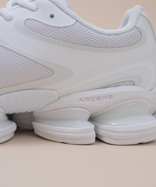 NEW BALANCE(ニューバランス)の「Abzorb 2000(スニーカー・メンズ・ホワイト/ブラック・26.5cm/24.0cm/24.5cm/28.0cm/23.0cm/28.5cm/29.0cm/23.5cm/30.0cm/25.5cm/25.0cm/26.0cm/27.0cm/22.5cm/27.5cm)」の4枚目の写真