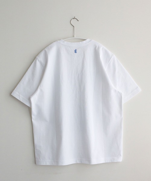 IDEE（イデー）の「［ＩＤＥＥ］Ｐｈｏｔｏｇｒａｐｈｙ　Ｔシャツ　Ｓｏｆａ（Tシャツ/カットソー・レディース・ホワイト/ブラック・M/L）」の3枚目の写真
