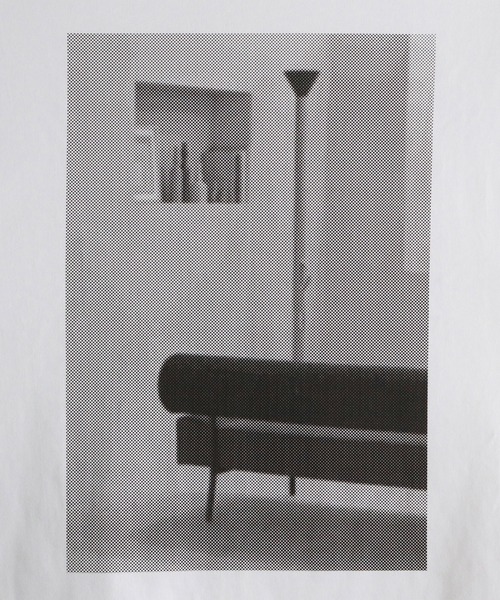 IDEE（イデー）の「［ＩＤＥＥ］Ｐｈｏｔｏｇｒａｐｈｙ　Ｔシャツ　Ｓｏｆａ（Tシャツ/カットソー・レディース・ホワイト/ブラック・M/L）」の4枚目の写真
