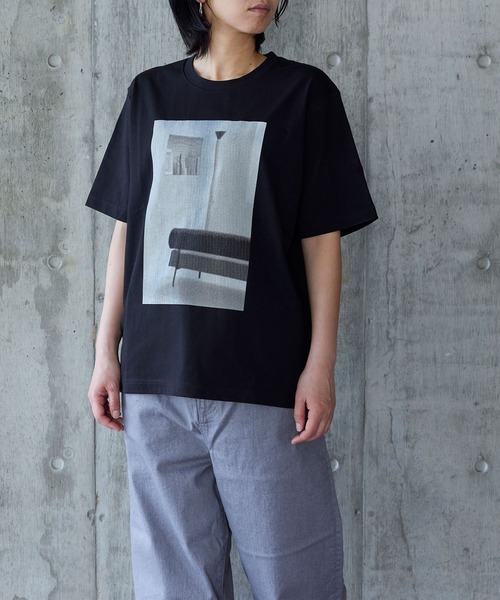 IDEE（イデー）の「［ＩＤＥＥ］Ｐｈｏｔｏｇｒａｐｈｙ　Ｔシャツ　Ｓｏｆａ（Tシャツ/カットソー・レディース・ホワイト/ブラック・M/L）」の7枚目の写真