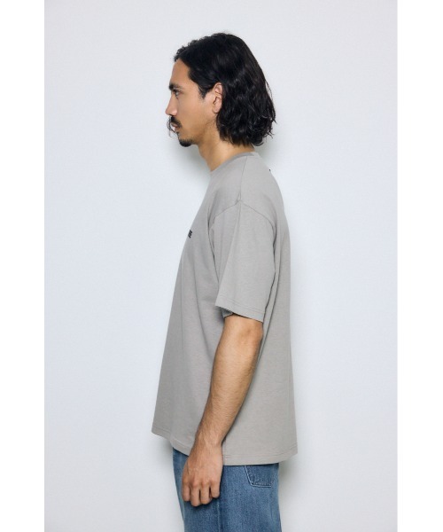 AZUL by moussy（アズールバイマウジー）の「ワンポイントロゴTシャツ　夏服　春服　秋服　半袖（Tシャツ/カットソー・メンズ・ホワイト/ライトグレー/ブラック/スモークピンク・MEDIUM/SMALL/LARGE）」の17枚目の写真
