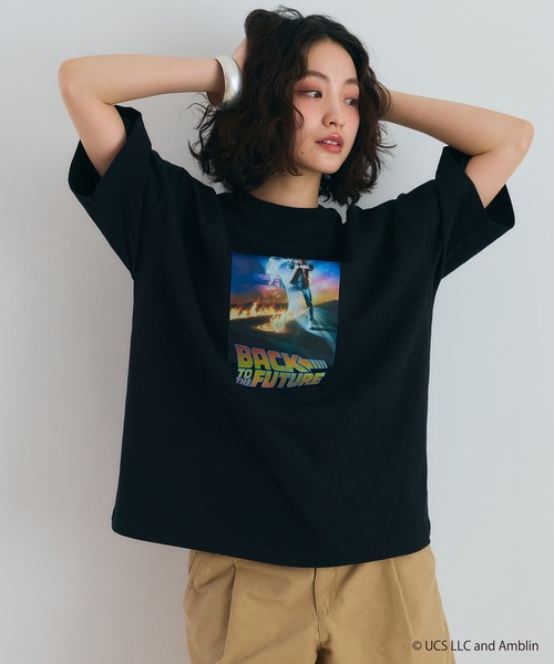 Universal Filmarket(ユニバーサルフィルマーケット)の「【BACK TO THE FUTURE/バック・トゥ・ザ・フューチャー】ヴィンテージライク半袖Tシャツ / Over Harf Sleeve T-shirt《UNISEX》(Tシャツ/カットソー・レディース・ホワイト/ブラック・L/M/XL)」の1枚目の写真
