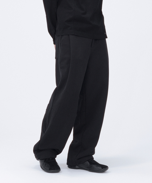 MISEKISEOUL MEN(ミセキソウルメンズ)の「Curved sweat pants BLACK(スウェットパンツ・メンズ・その他・1/2/3)」の1枚目の写真