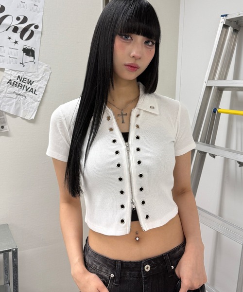 Figments(フィグメンツ)の「ハトメクロップドZIPトップ(その他トップス・レディース・ホワイト/ブラック・FREE)」の2枚目の写真